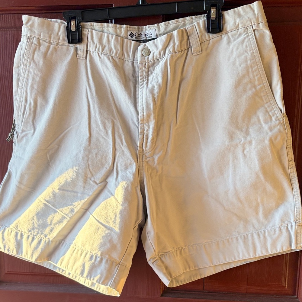 Columbia Men's Light Tan Flat Front Shorts